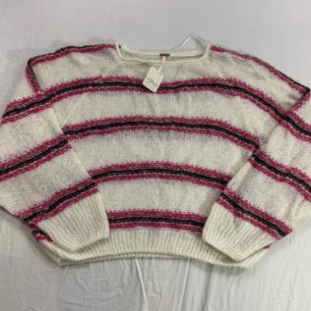 502.‎ NWT Free People Pink & White Crew Neck Sweater (S)